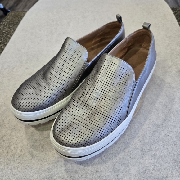 🐢 Halogen Metallic Silver Chunky sneaker.  1" platform.  Size 10. - Picture 14 of 16